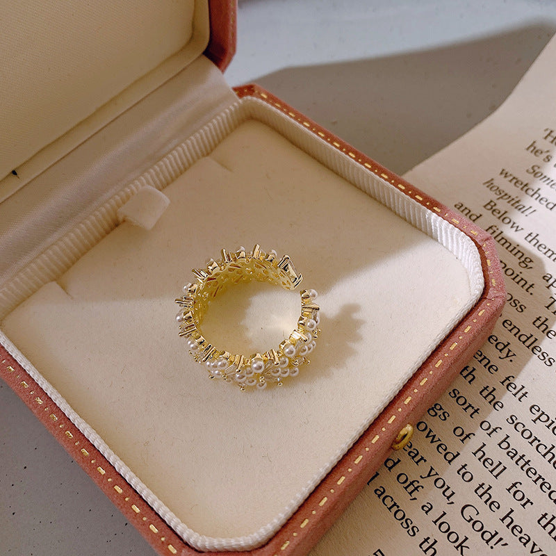 Luxurious Pearl Ring in Gold Color