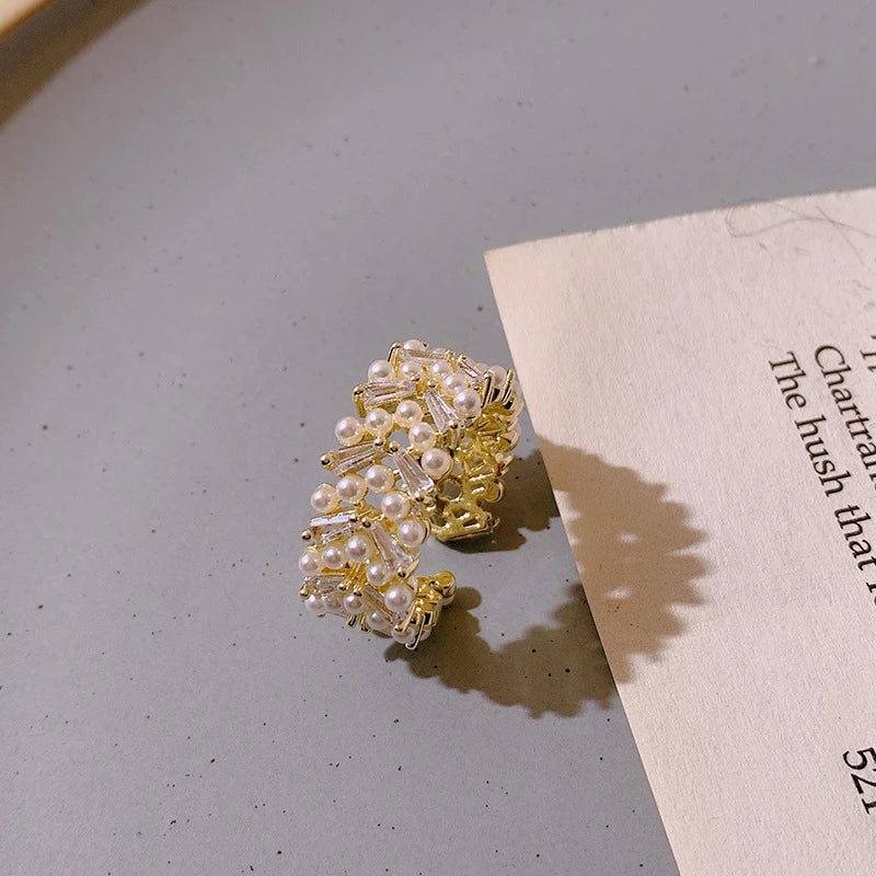 Luxurious Pearl Ring in Gold Color