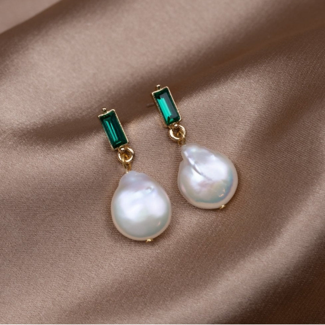 Luxurious Earrings With Pearls And Green Zirconia