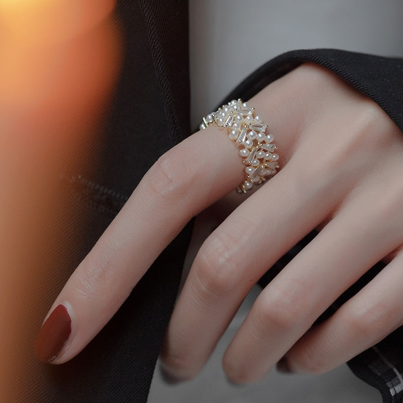 Luxurious Pearl Ring in Gold Color