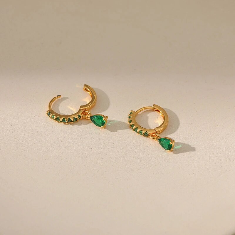 Zirconia earrings with emerald in gold