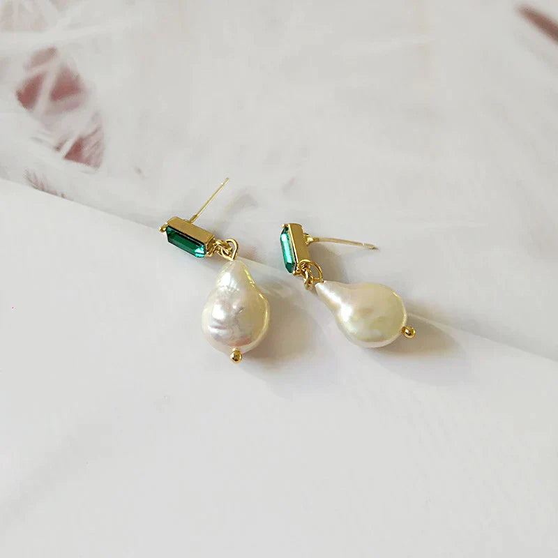 Luxurious Earrings With Pearls And Green Zirconia