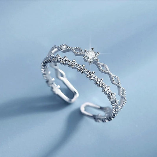 Adjustable Elegant Zirconia Ring made of Sterling Silver