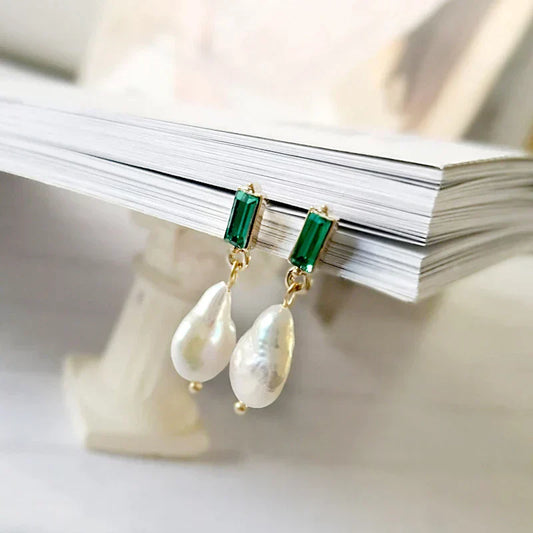 Luxurious Earrings With Pearls And Green Zirconia