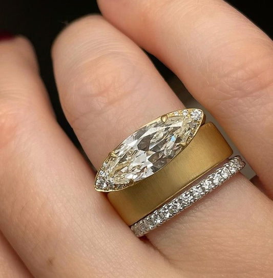 Ring set with crystals and zirconias