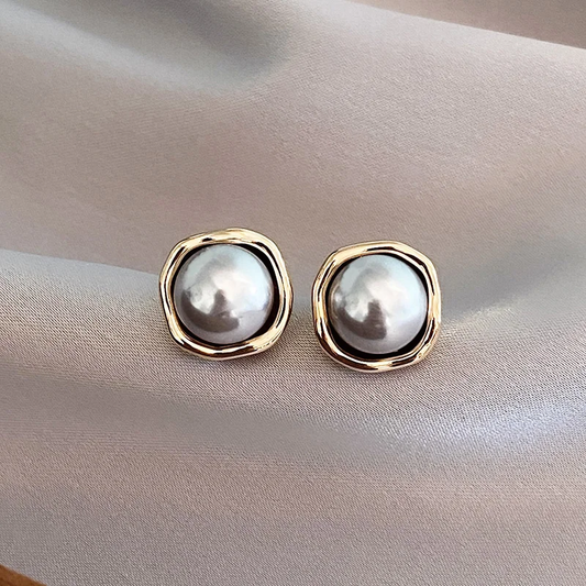Elegant Minimalistic Black Pearl Earrings