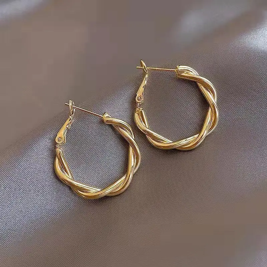 Elegant golden knotted earrings